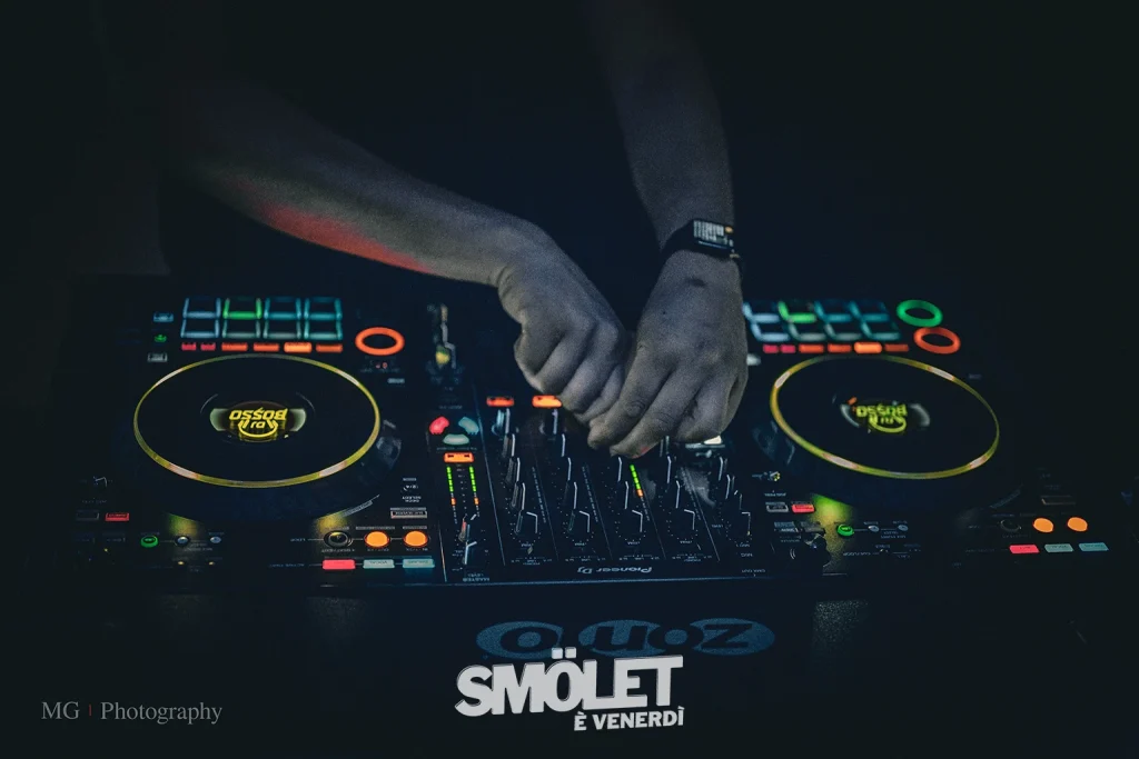 SMOLET - è venerdì - 15.05.26 -11