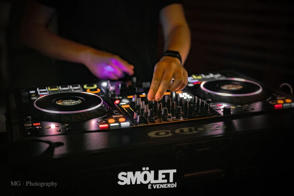 SMOLET - è venerdì - 24.04.26 -30