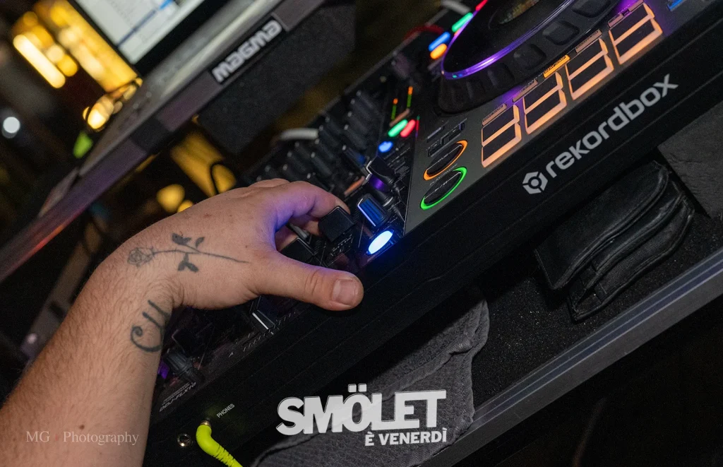 SMOLET - è venerdì - 26.06.26 -13